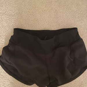Lululemon Speed Uo 2.5” shorts